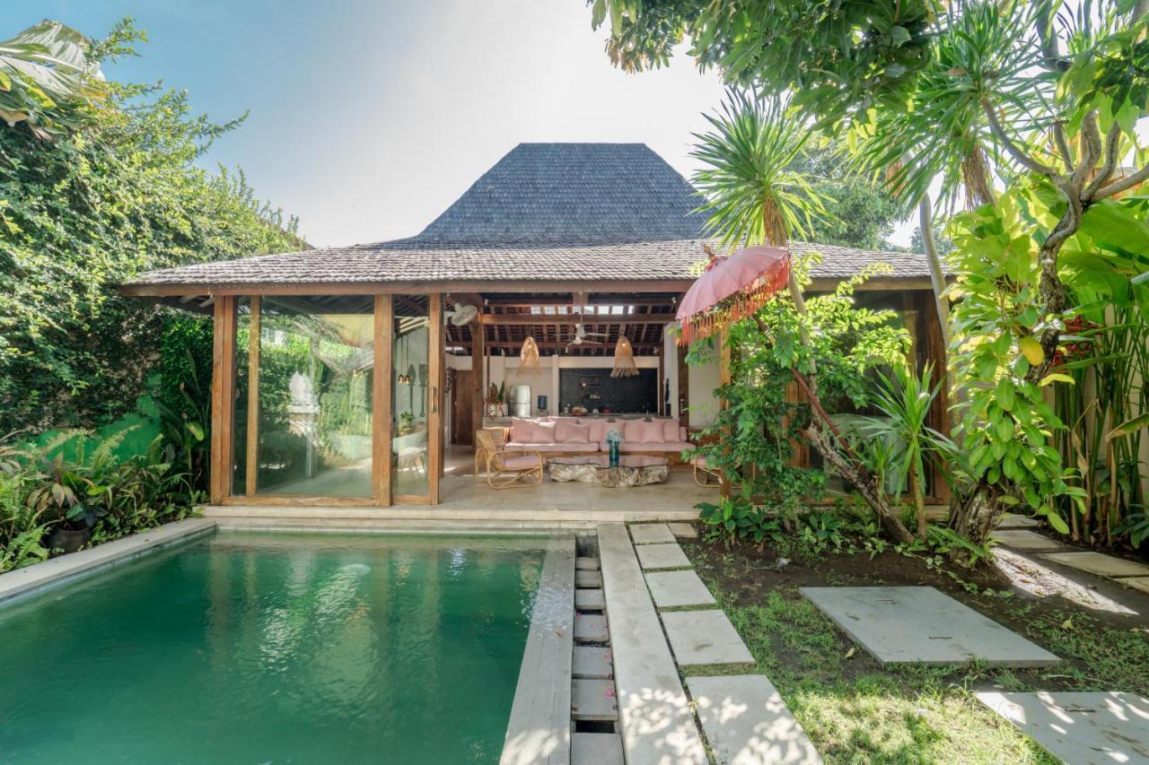 Villa Saffira Seminyak  Exterior photo